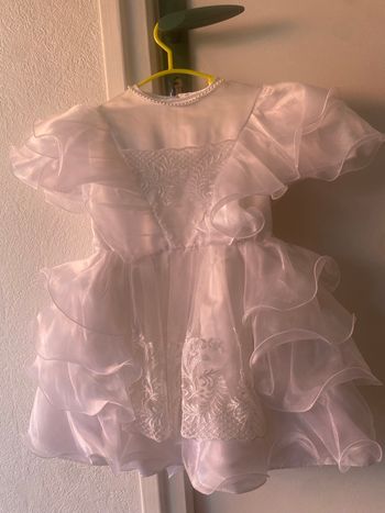 Robe cérémonie avec chapeau et chaussette TBE taille 3/4 ans