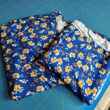 Lot 2 coupons tissu viscose (3m75)