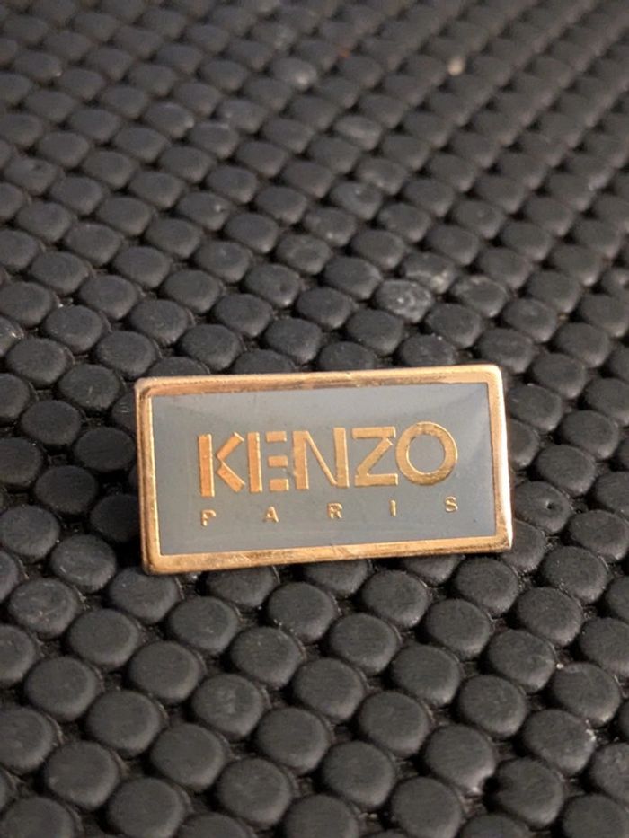 Pin's Kenzo Paris