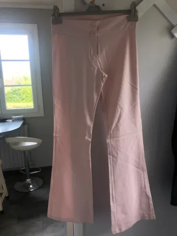 pantalon rose flare jambes évasée