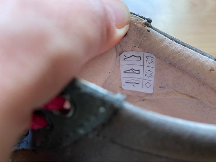 Jolie paire de chaussures/bottines en cuir T. 22 fille neuve avec boîte - photo numéro 11