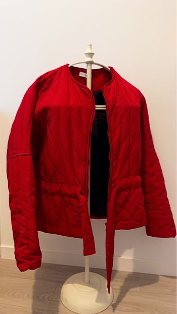 Veste mi-saison rouge avec cienture