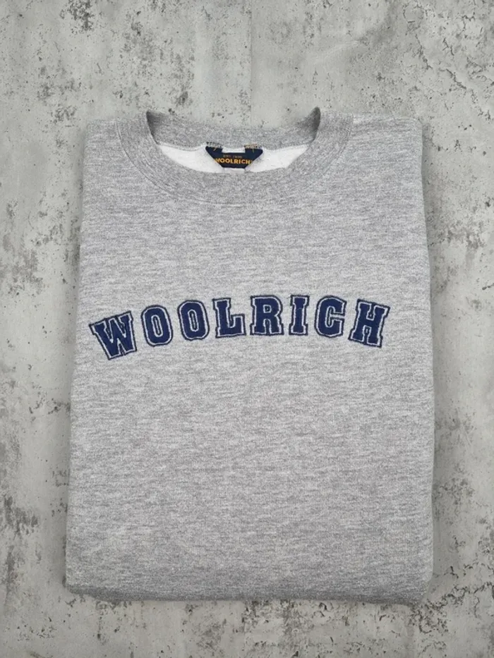 Sweat gris logo brodé Woolrich – Taille XXL Hommes (mesures en photos) - photo numéro 2