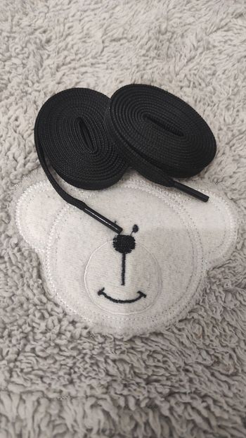 🖤 Lacets plats larges noirs – 120 cm