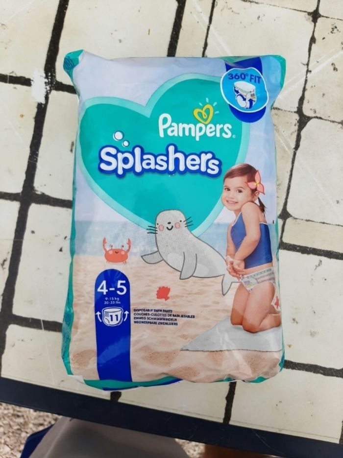 Couches de bain pampers taille 4 - 5