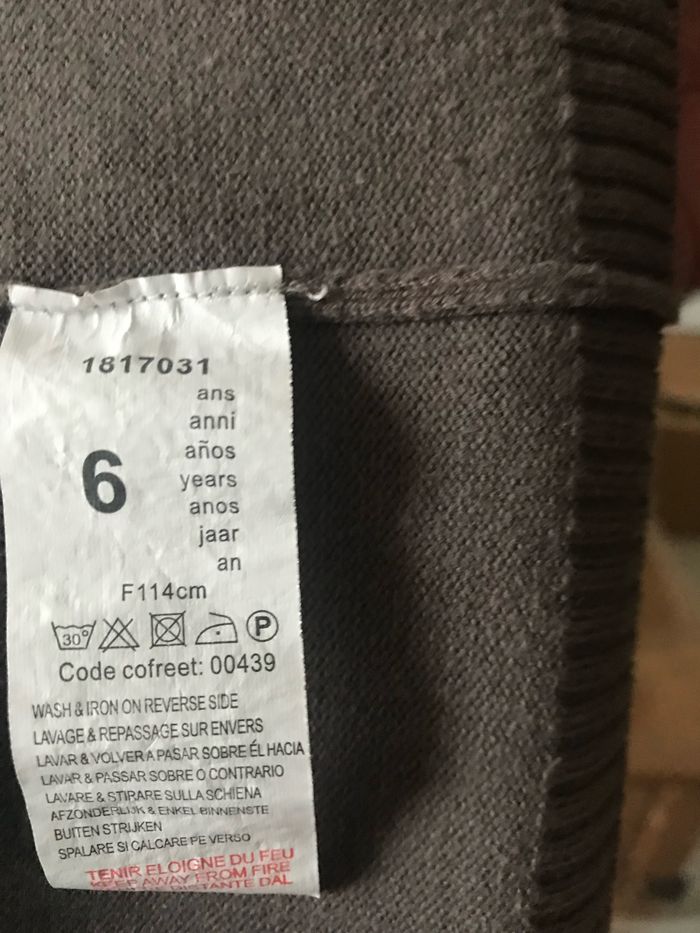 Gilet sans manche gris neuf YCC 6 ans - photo numéro 3