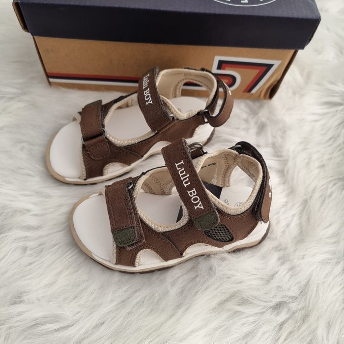 Neuves (non portées) 🏷💙🤩😍 superbes sandales pointure 25 garçon (ferme)!⚘️⚘️⚘️ - photo numéro 3