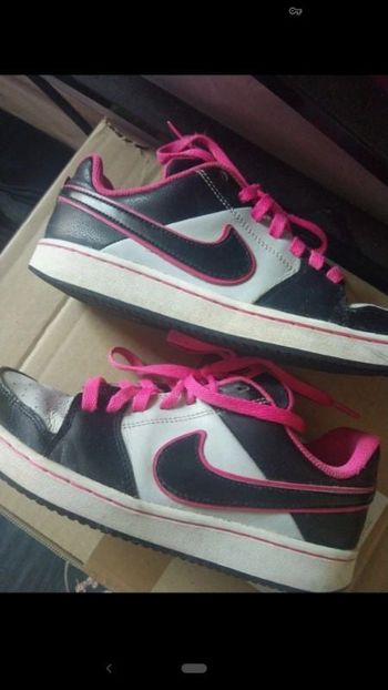 Nike cuir noire et rose