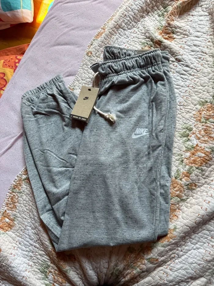 Jogging Nike femme neuf avec étiquette taille S/M/L - photo numéro 7
