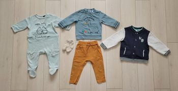 Lot de vêtements pour garçon taille 12 mois / 1 an composé de :