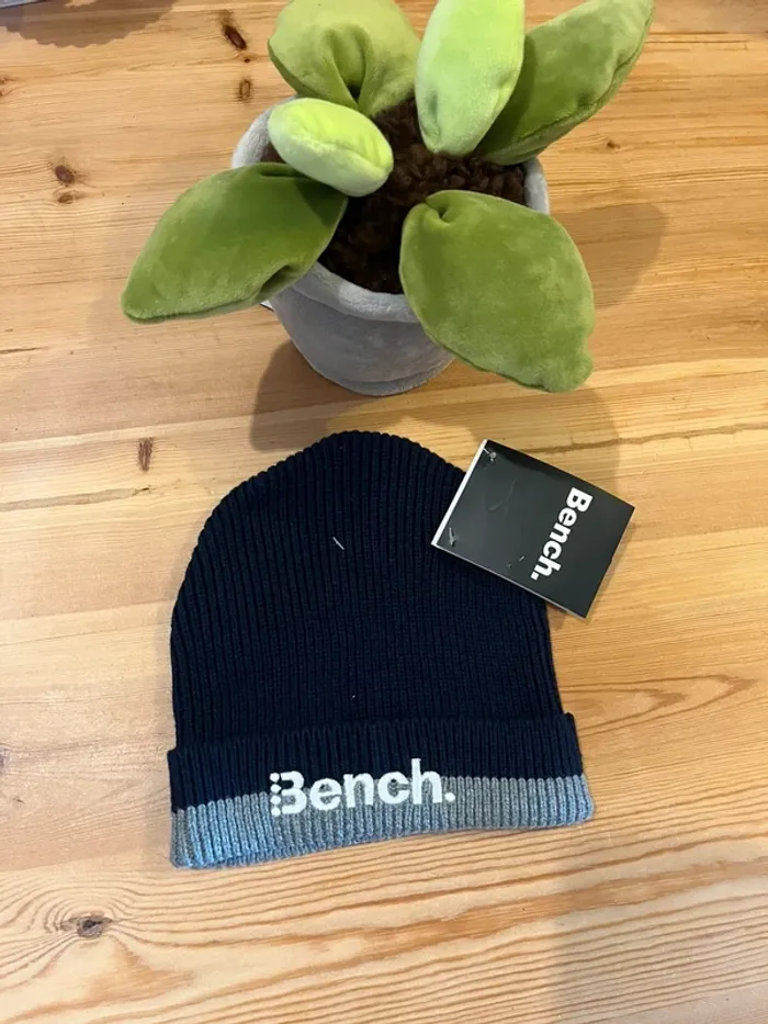 Bonnet bench neuf 4 ans - photo numéro 2