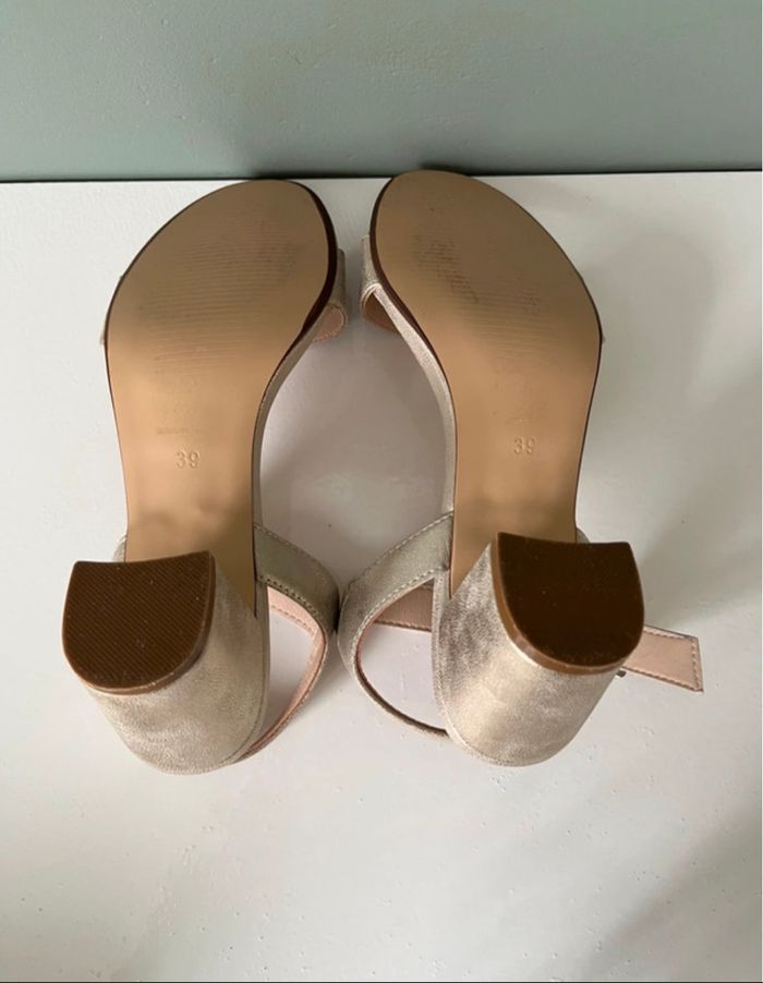 Chaussures talons dorés - photo numéro 5