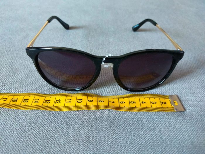 Lunettes de soleil noires – Neuf avec étiquette - photo numéro 5