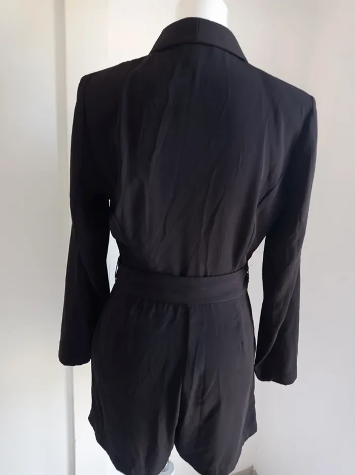Magnifique combishort habillée noire cache coeur avec ceinture intégrée très bon état T.42 H&M - photo numéro 3