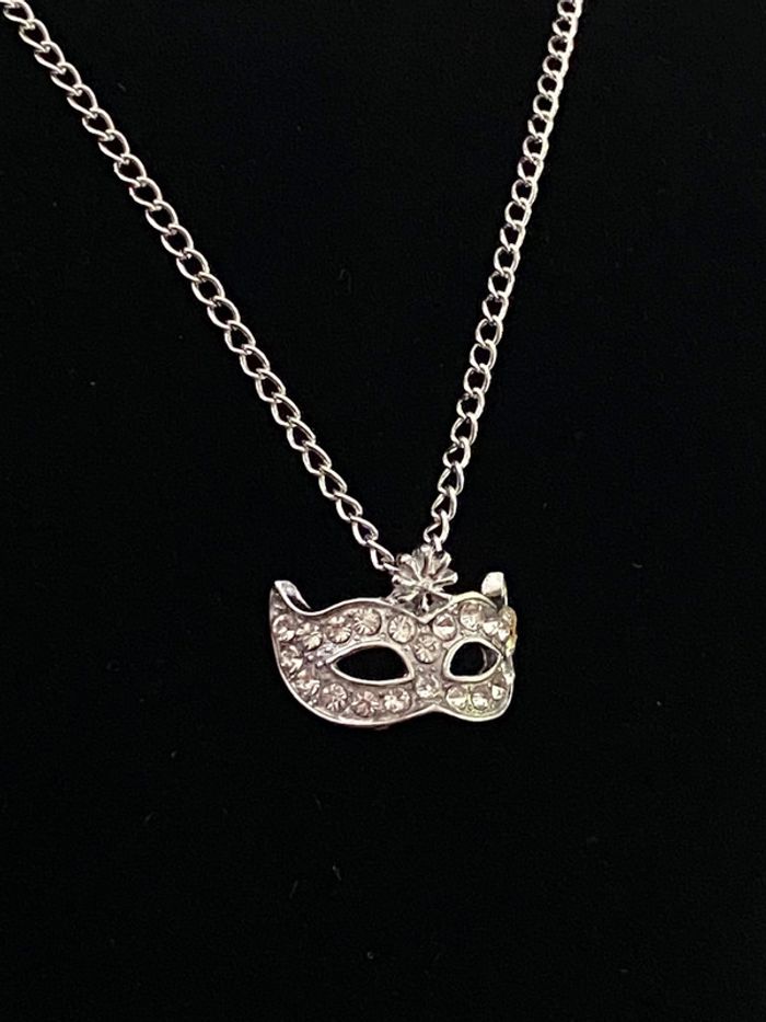 Collier masque