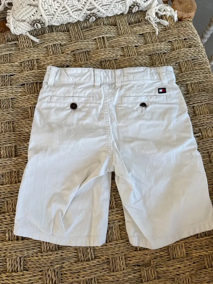 Short Tommy Hilfiger blanc 8 ans - 3 € - photo numéro 4