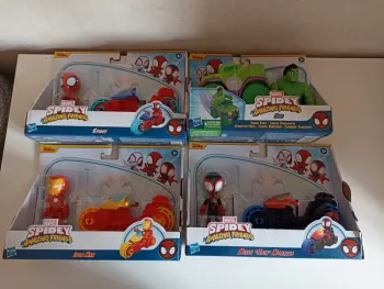Lot 4 figurines spiderman