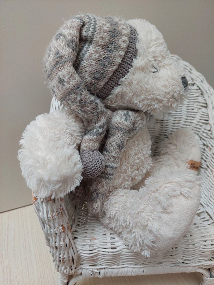 Louise mansen - peluche ours blanc avec bonnet - photo numéro 6