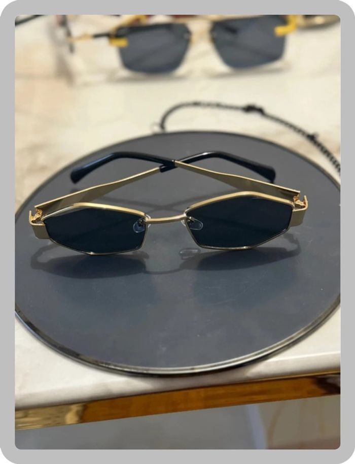 Lunette de soleil noire dorée - photo numéro 3