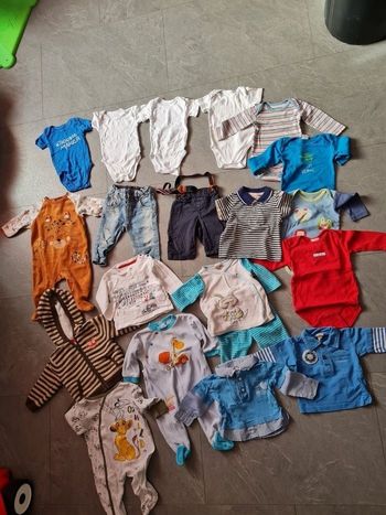Lot taille 6 mois en bon état toute marque