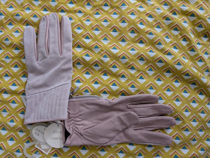 Gants neuf rose en cuir souple  style  vintage