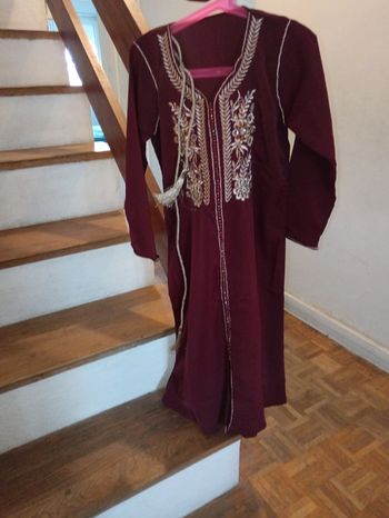 Caftan neuf avec ceinture fille 4 ans
