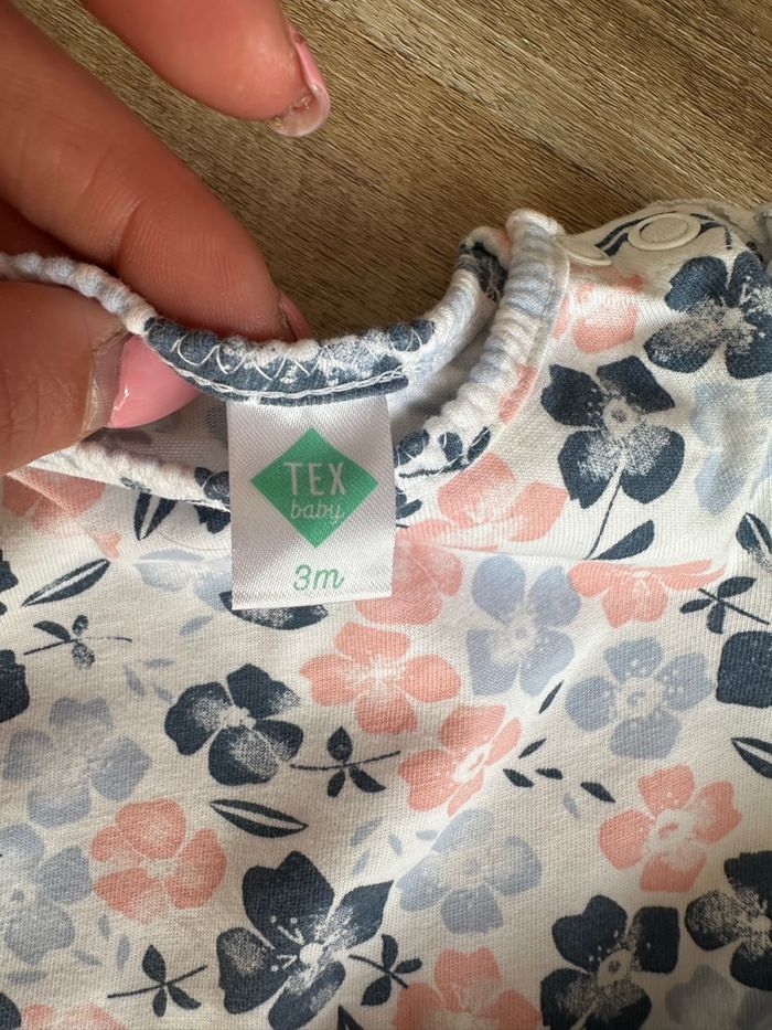 - Ensemble Tex - 3 mois - Très bon état, tache sur le haut - photo numéro 2