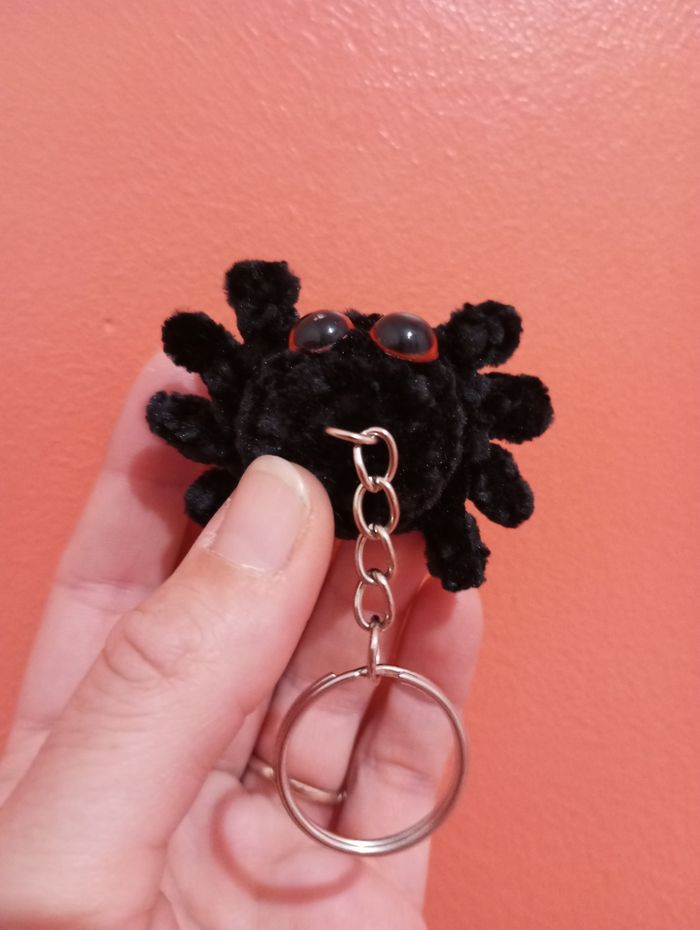 Halloween : porte-clés petite araignée au crochet - photo numéro 4