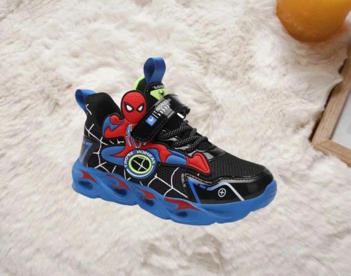 Baskets Spiderman 25 - photo numéro 3