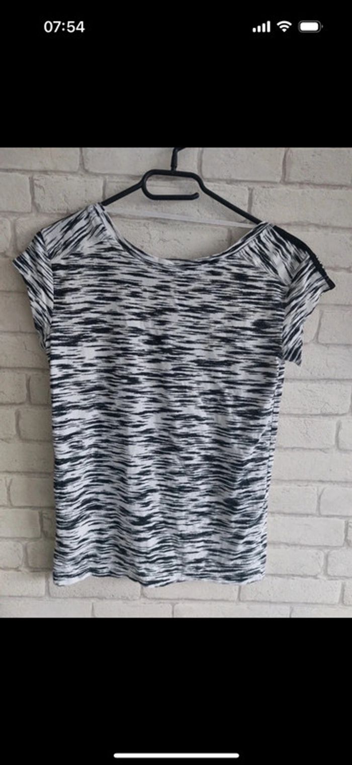 Tee-shirt Adidas taille XXS - photo numéro 3