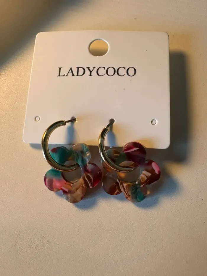 Boucles d’oreilles Lady coco – Créoles fleurs colorées - photo numéro 2