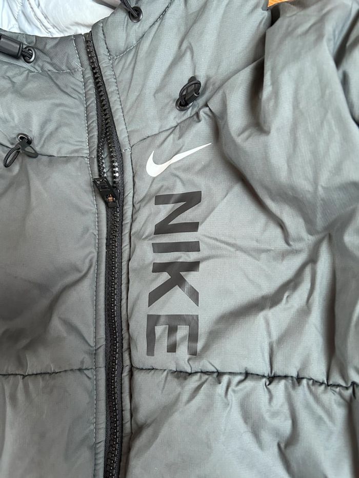 Doudoune Nike therma fit taille S grise - photo numéro 2