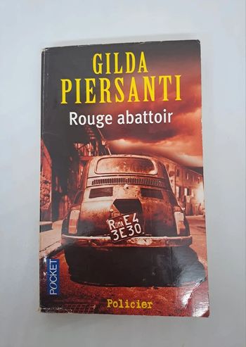 "Rouge abattoir", de Gilda Piersanti.
Pocket.
288 pages. 
ISBN : 978.2.266.17554.8