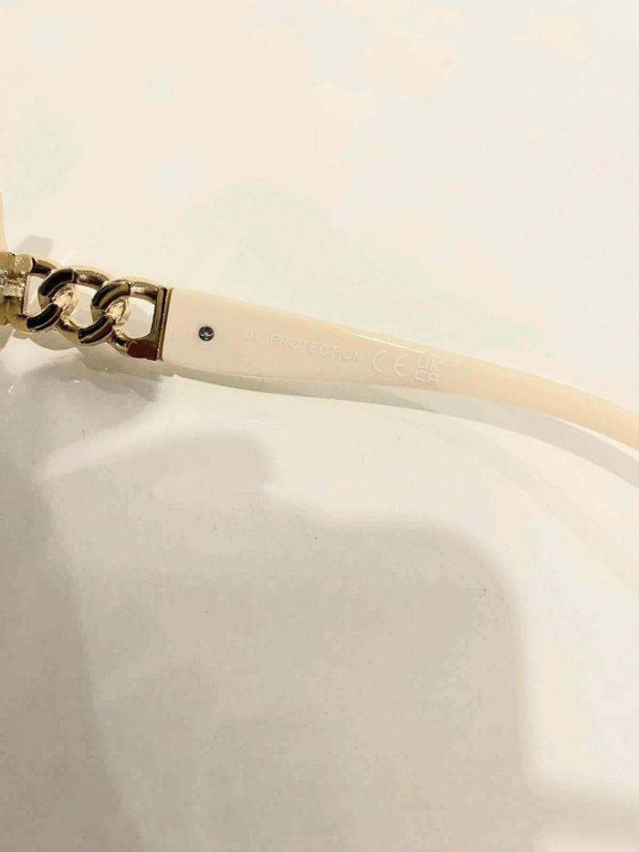 Lunette de soleil femme Polarisée bras en chaîne dorée taille small - photo numéro 6