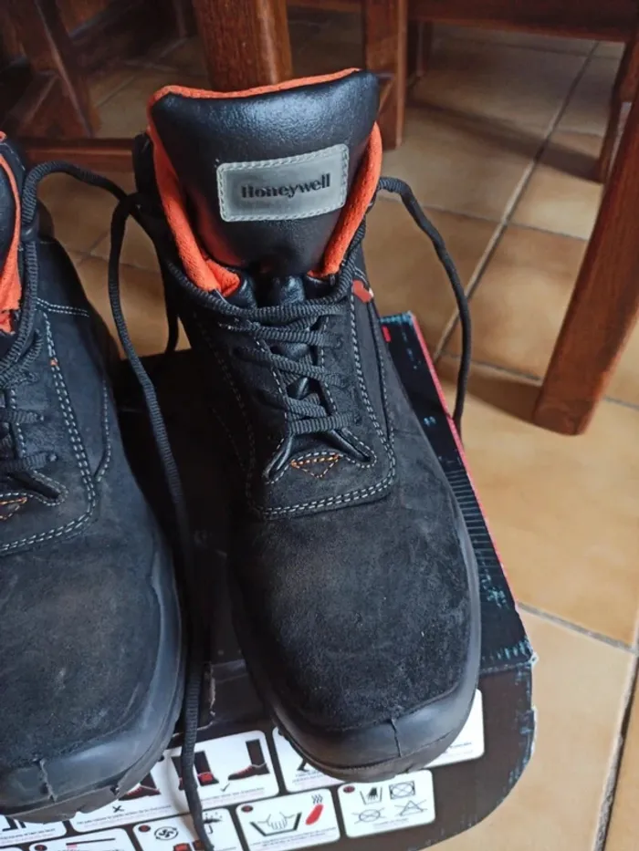Paire de chaussures de sécurité taille 41 - photo numéro 3