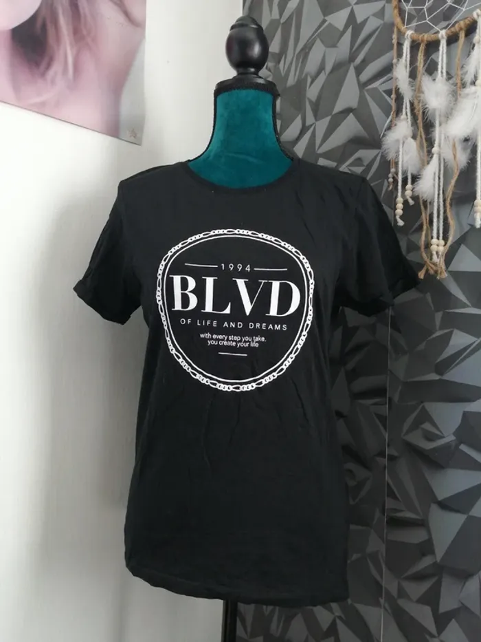 Tee-shirt noir avec logo à message 1994 / amisu / (L)