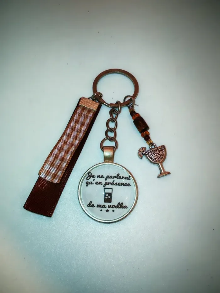 Cadeau humour, porte clé message bijoux de sac " vodka"