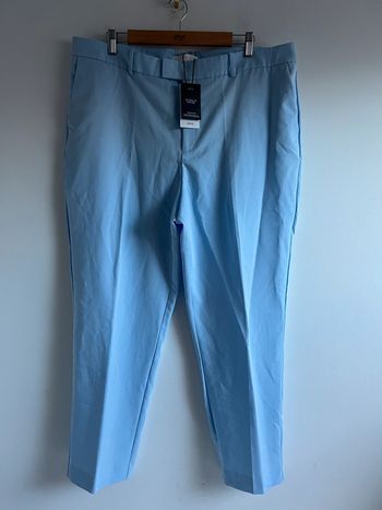 Pantalon ajusté bleu ciel