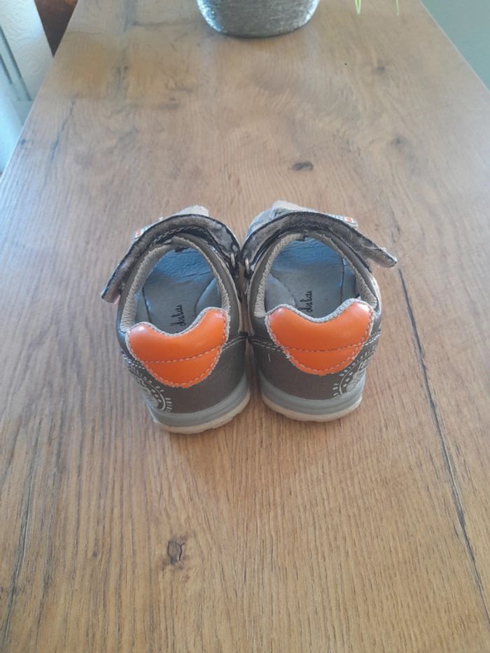 Une paire de sandales taille 22 - photo numéro 2