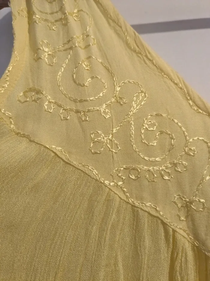 Robe jaune légère - photo numéro 3