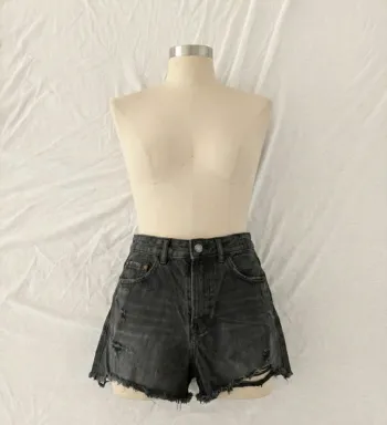 Short en Jean Noir Stradivarius - Taille 38 (M) - Effet Usé / Raw Hem