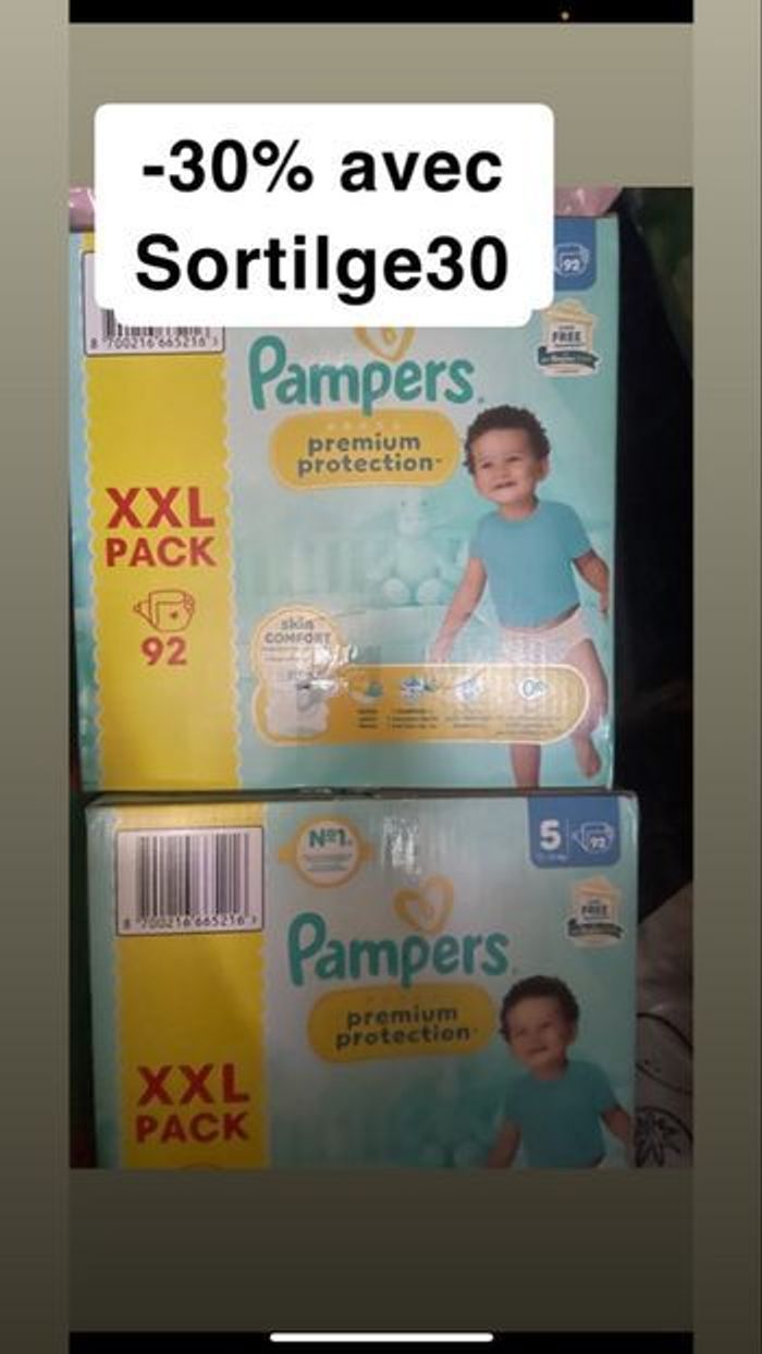 Deux cartons de couches taille 5