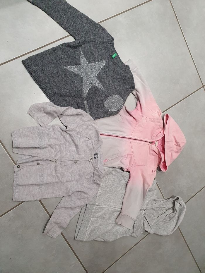 Lot vêtements fille 2 ans - photo numéro 1