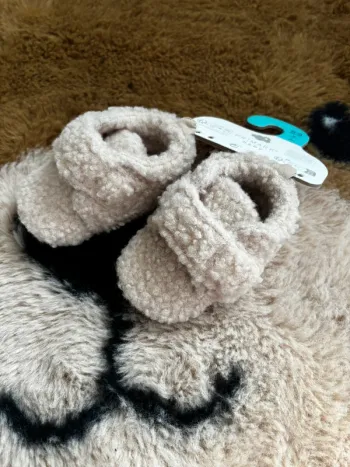 Chaussures beige moumoute Primark t.6-9m