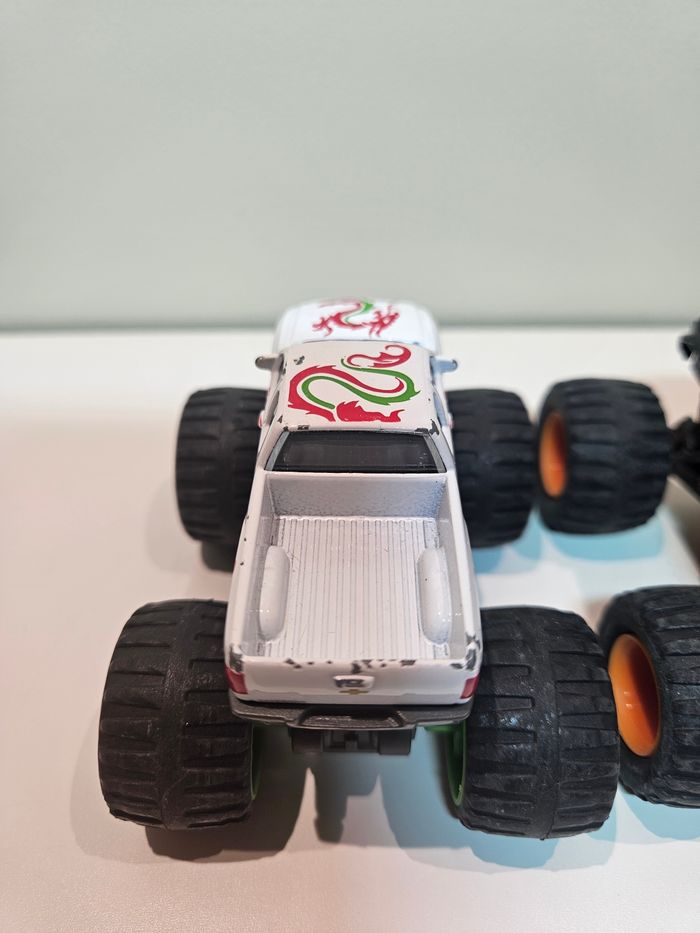 Lot véhicule Monster truck - photo numéro 4