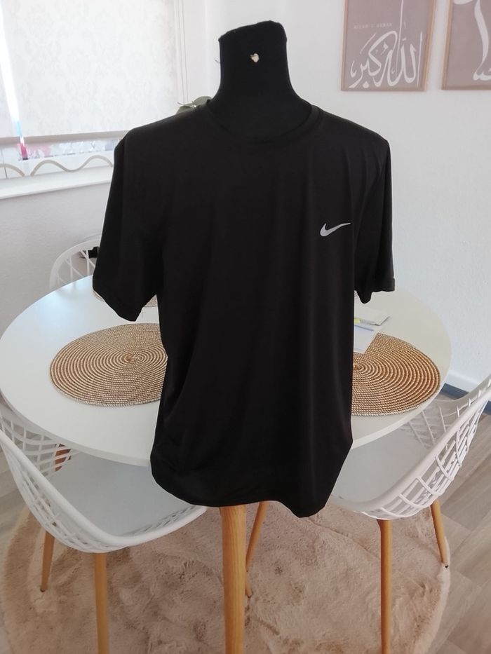T-shirt Nike