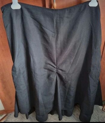 Jupe noir avec jupon intégré 54