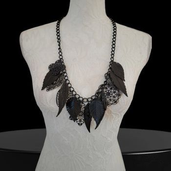 Magnifique collier en métal noir NEUF 📿