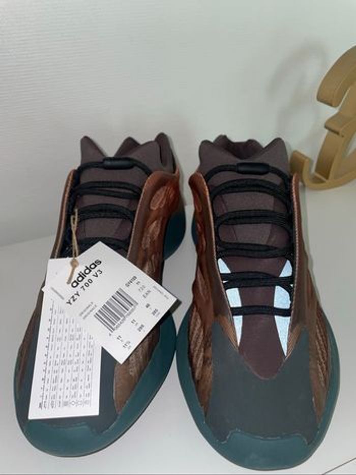 Chaussures Adidas Yeezy 700 V3 👟 - photo numéro 4