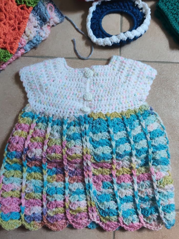 Robes fillettes  et body déboutonna bles afin de changer la couche du bébé - photo numéro 2